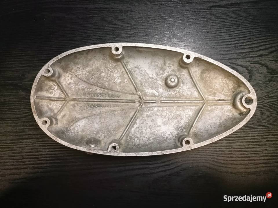Pokrywa silnika jawa 50 w miejscu gdzie jest
