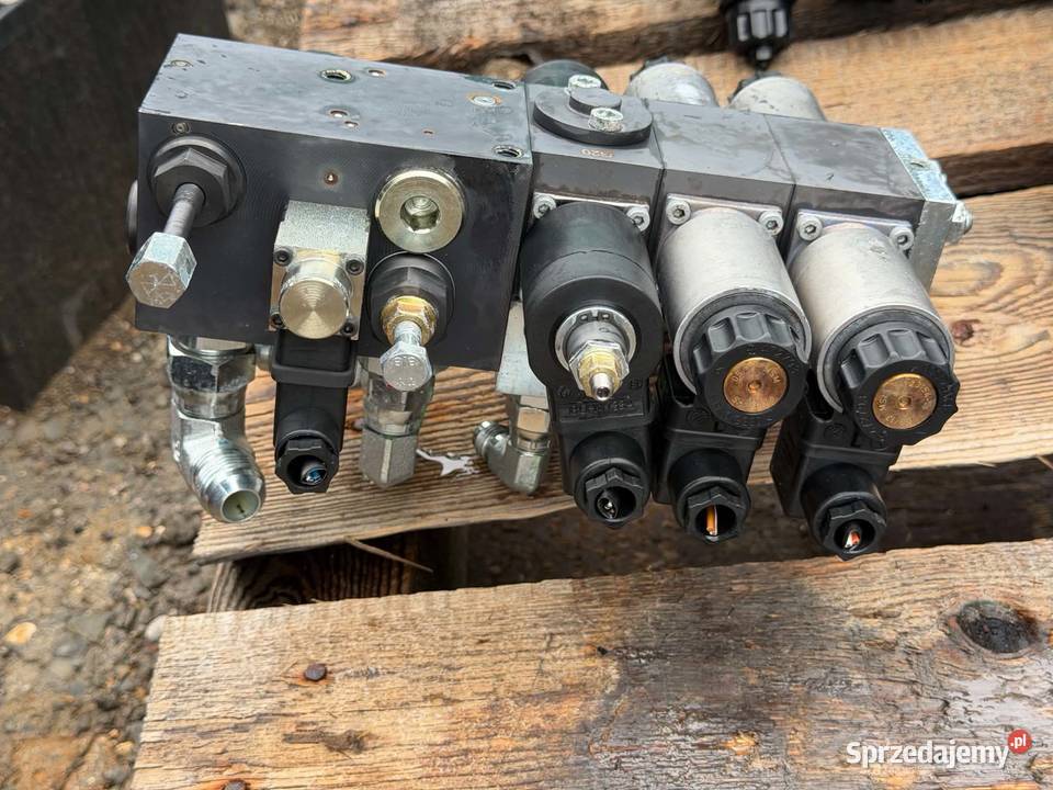 Rozdzielacz hydrauliczny czterosekcyjny HAWE Antonie