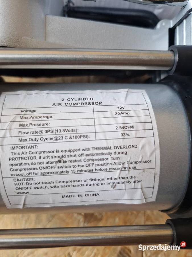 KOMPRESOR SAMOCHODOWY DWUTŁOKOWY 12V 135V