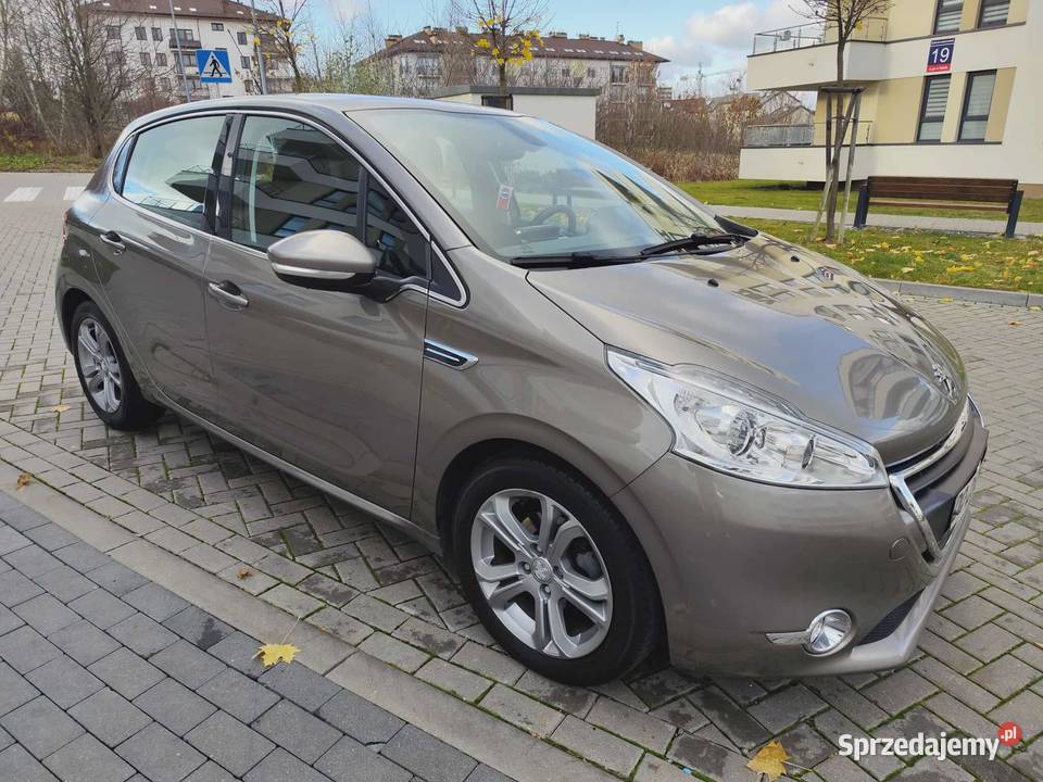 Peugeot 208 16 Benzyna LED Czujniki Navi sprzedam