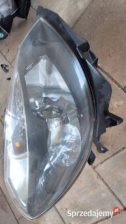 LampyReflektory przód Renault Clio 3 osobowe Poddębice