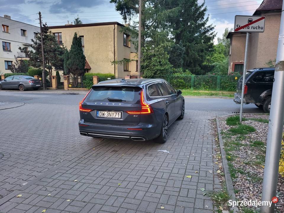 V60 221 Mild Hybrid Diesel wyposażenie premium V60