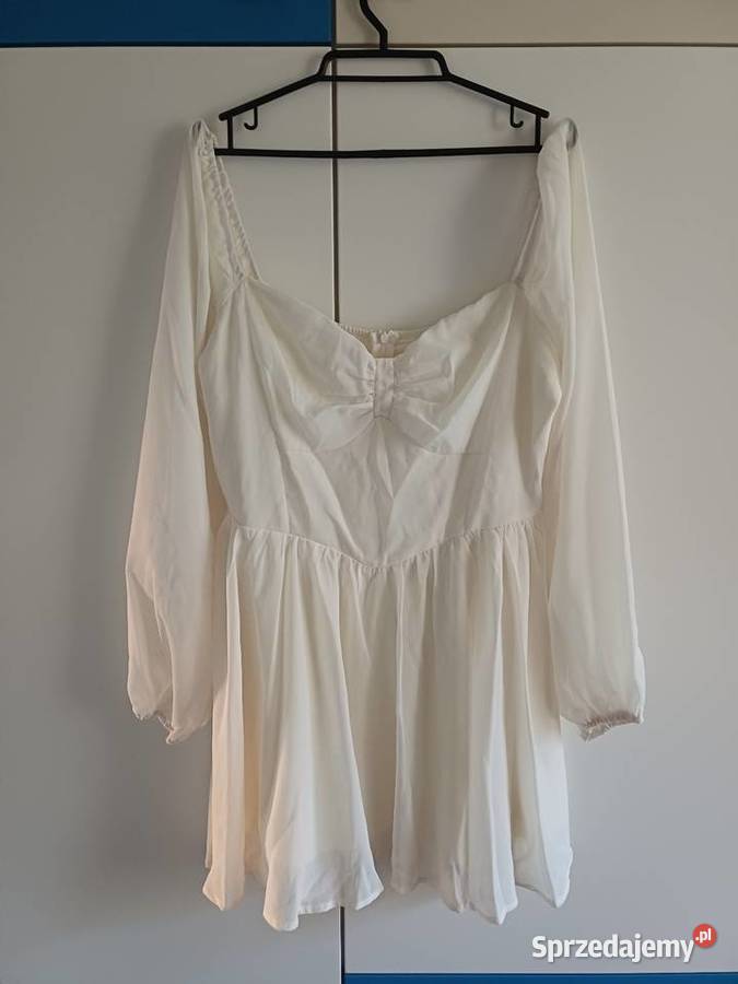 Piękna kremowa krótka sukienka z długim rękawem Kraków