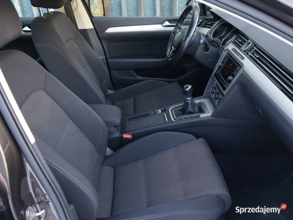 VW Passat 18 TSI manualna Katowice