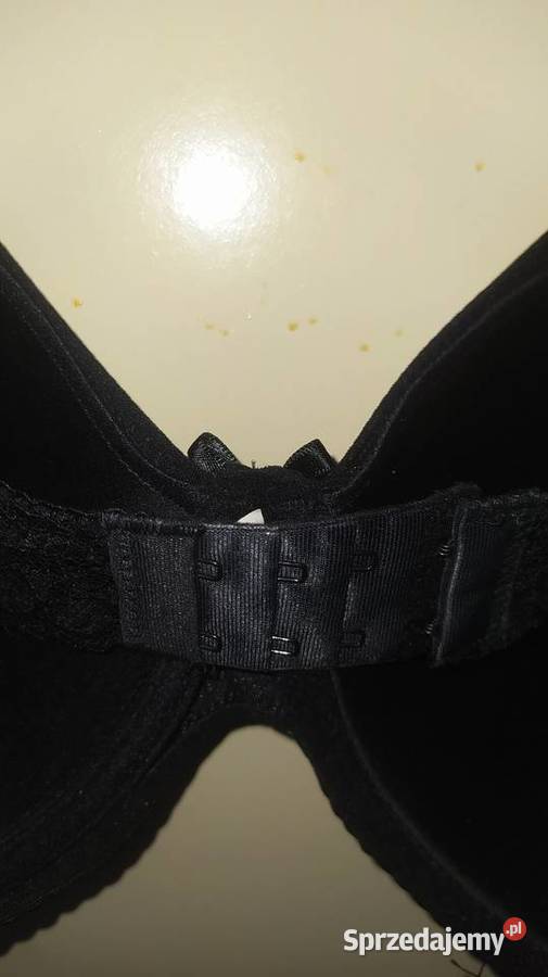 Piękny nowy czarny koronkowy biustonosz KML 100D Ostrów Wielkopolski