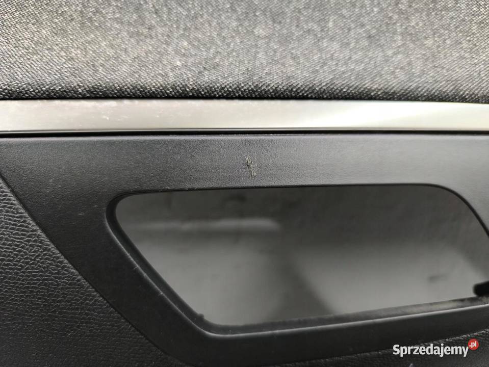 BOCZEK TAPICERKA DRZWI PRAWY PRZÓD PEUGEOT 5008 Tapicerki samochodowe wielkopolskie