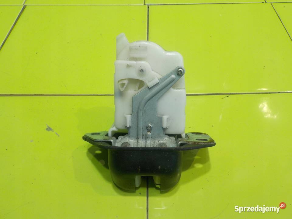 NISSAN NOTE I E11 10r zamek klapy tyl