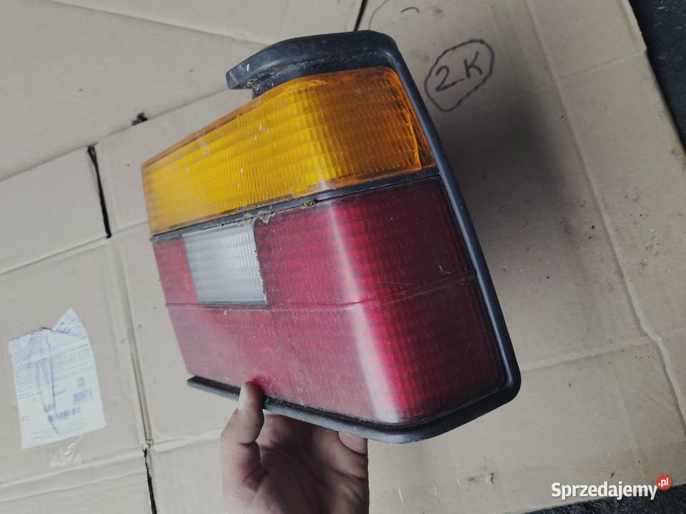 LAMPA TYŁ TYLNA PRAWA WKŁAD LAMPY VW JETTA 2 Prawe Oświetlenie Kamień-Kolonia