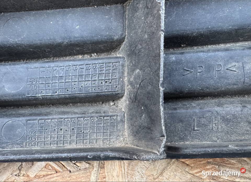 Kratka lewa lh zderzaka przód Toyota avensis t22 Rok produkcji 2002 Międzychód