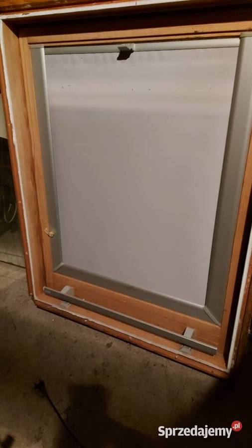 2 okna Welux dachowe z roletami Mirosławice