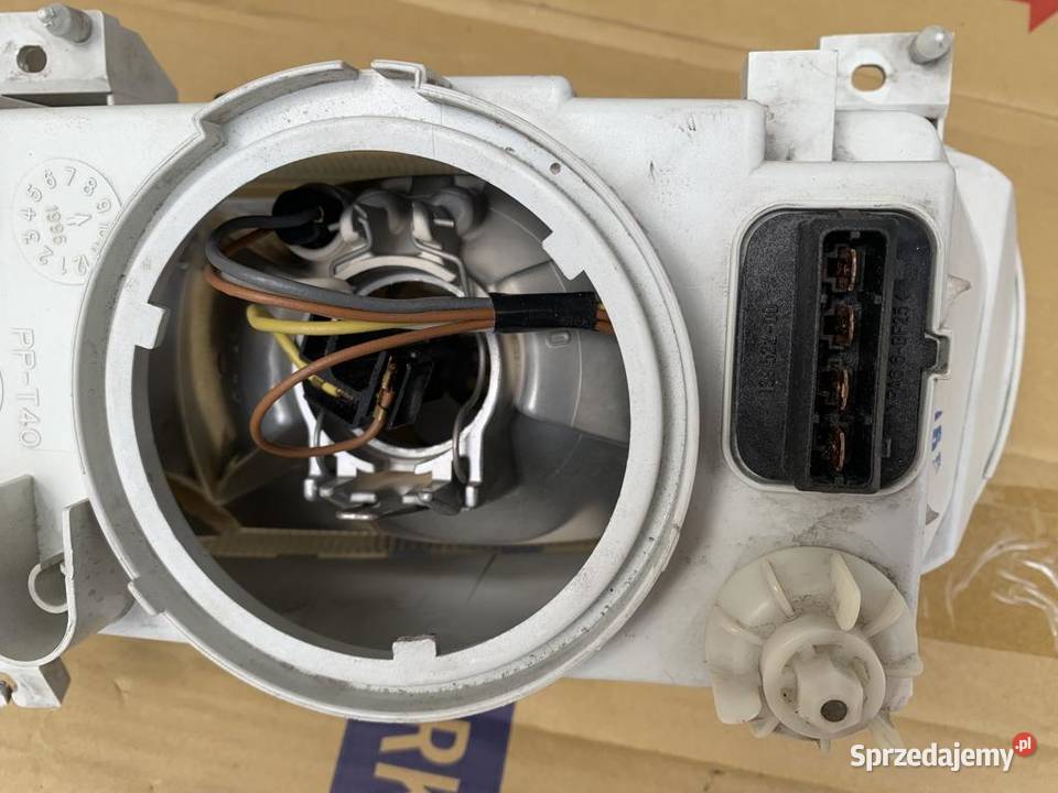 Lampa reflektor Skoda Felicja 96 r HELLA prawy Warszawa sprzedam