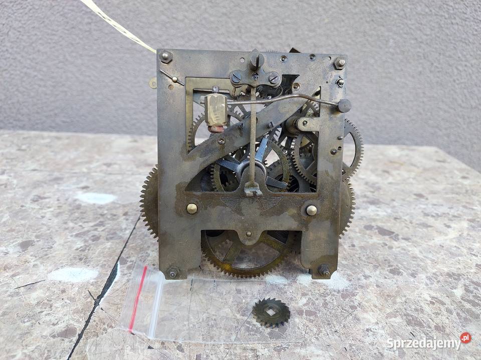 807 Mechanizm starego zegara ściennego Kienzle Tczew