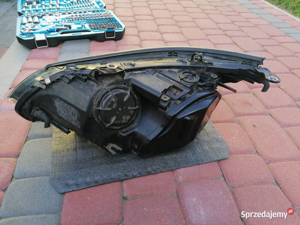 BMW e60 e 61 Lampa przednia XENON D2S Prawe Stężyca