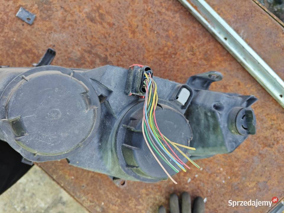 Prawa przednia lampa pegueot 307