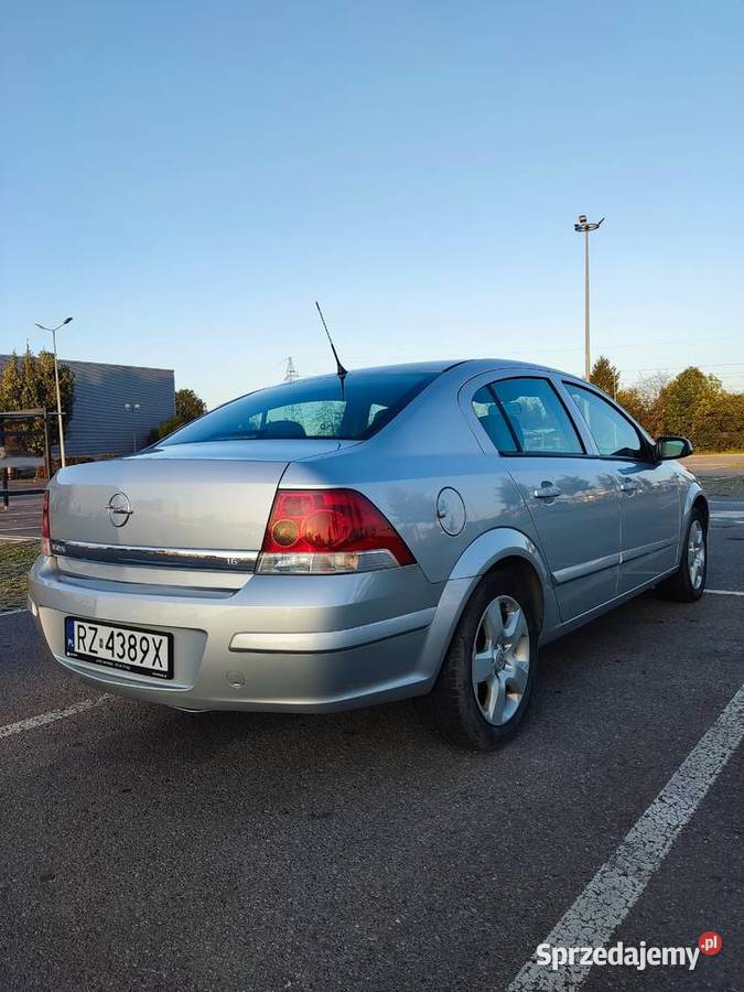 Astra H Sedan - bardzo zadbany Rzeszów - Sprzedajemy.pl