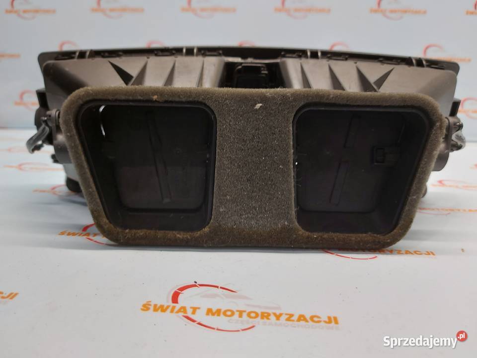 BMW 1 E82 11r kratka nawiewu środkowa 7059189