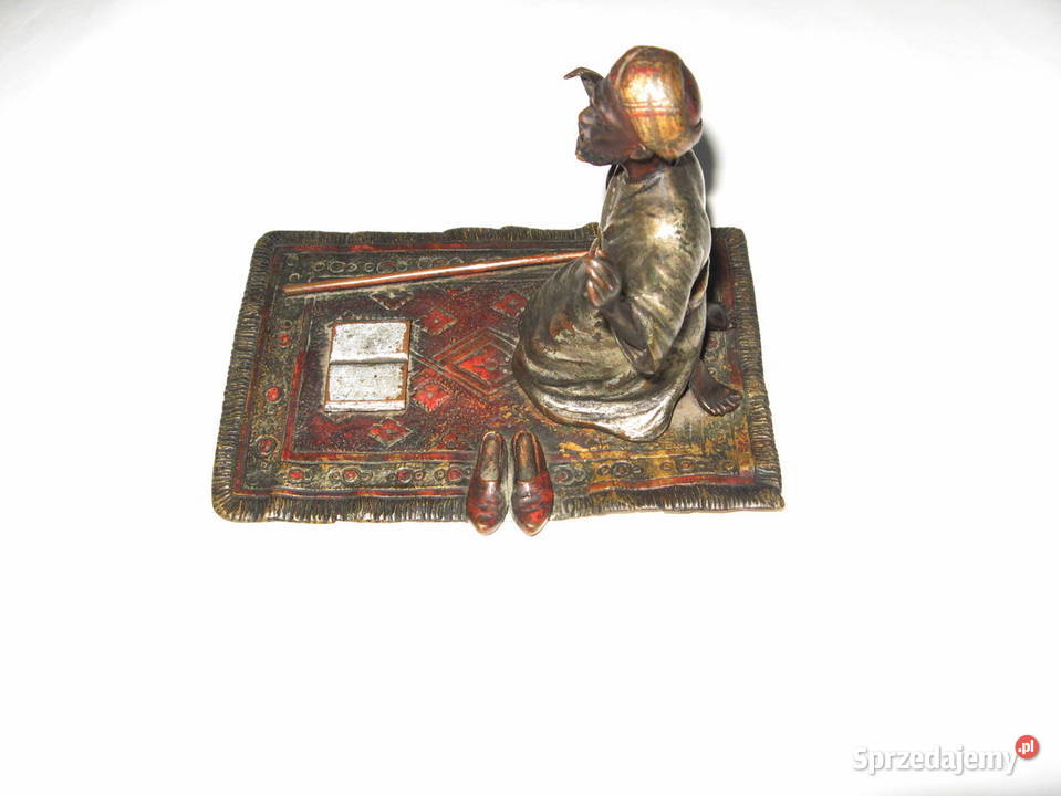 Brąz Wiedeń Arab modlący się na dywanie ok1900 Poznań