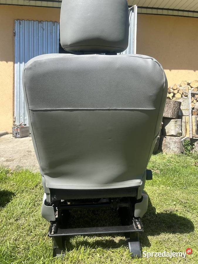 Fotele przodnie Renault Traffic Sanok