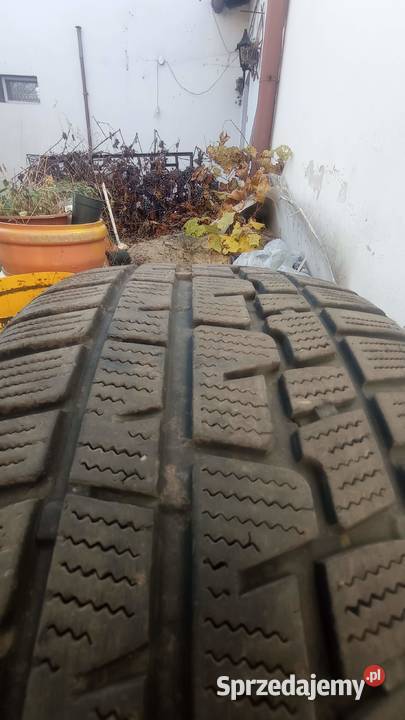 Opony Zimowe 22240 R18 Samochodowe Bytom