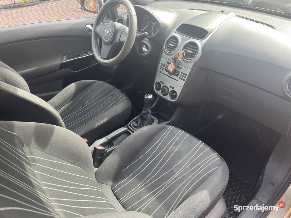 Corsa ze sprawna klimatyzacja i małym Wiskitki