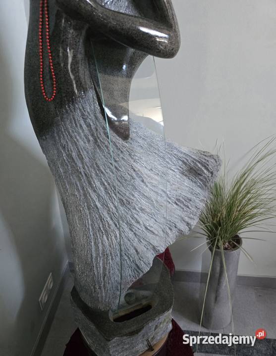 Fontanna na zewnątrz Aurora Ząbki