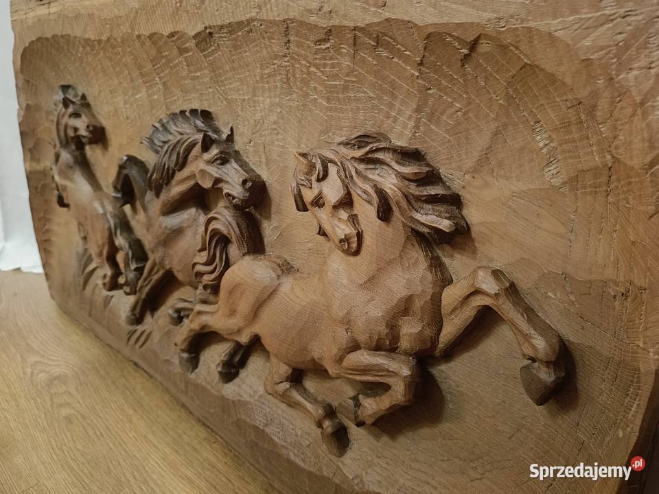 Duża płaskorzeźba w drewnie Konie w szale Lipno