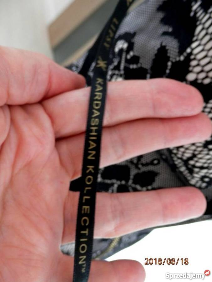 Sukienka Kim Kardashian Koronkowa Czarna Łomża