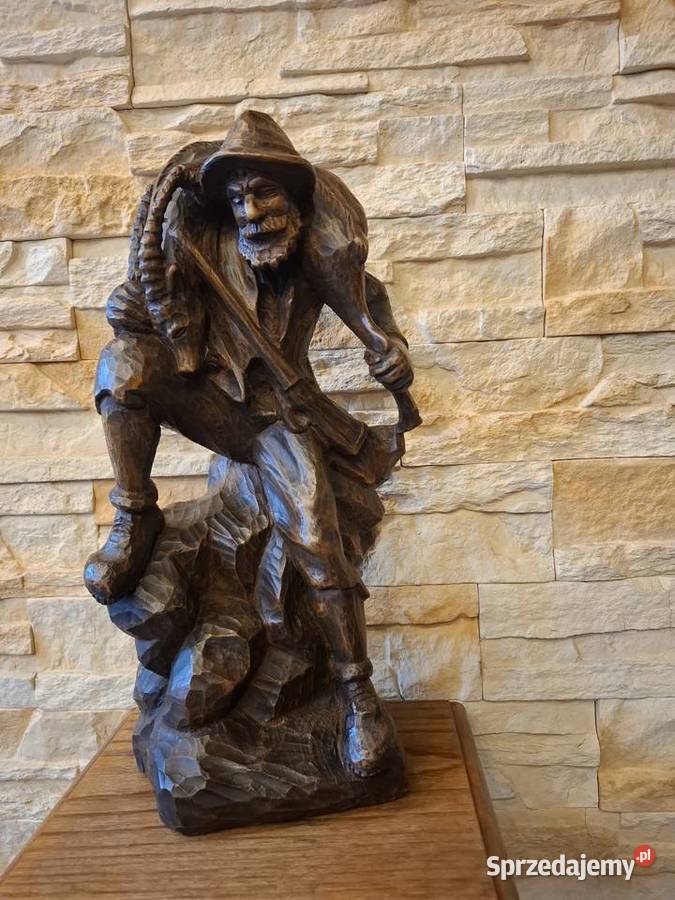 Rzeźba z drewna Myśliwy na polowaniu motyw Lubień