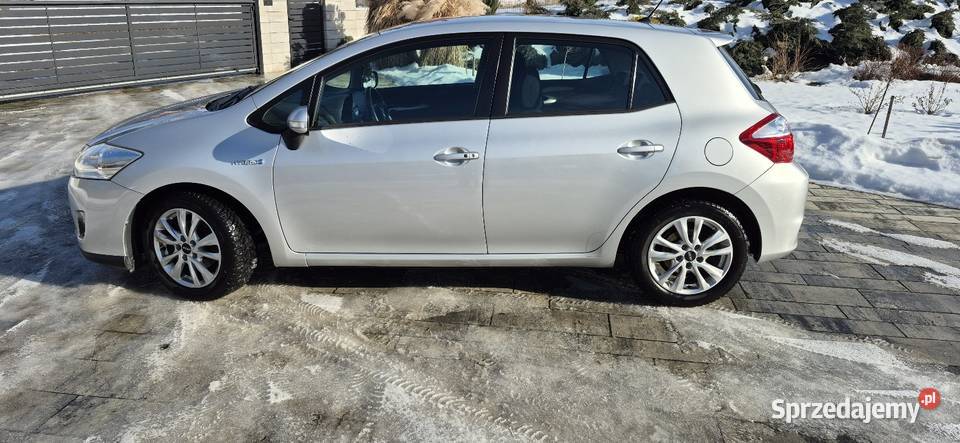 Toyota auris hybryda 18 zadbana 1 właściciel światła do jazdy dziennej świętokrzyskie Ostrowiec Świętokrzyski