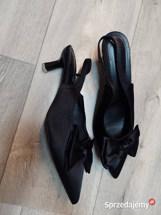 43 Czarne czółenka wieczorowe z odkrytą piętą małopolskie Kraków