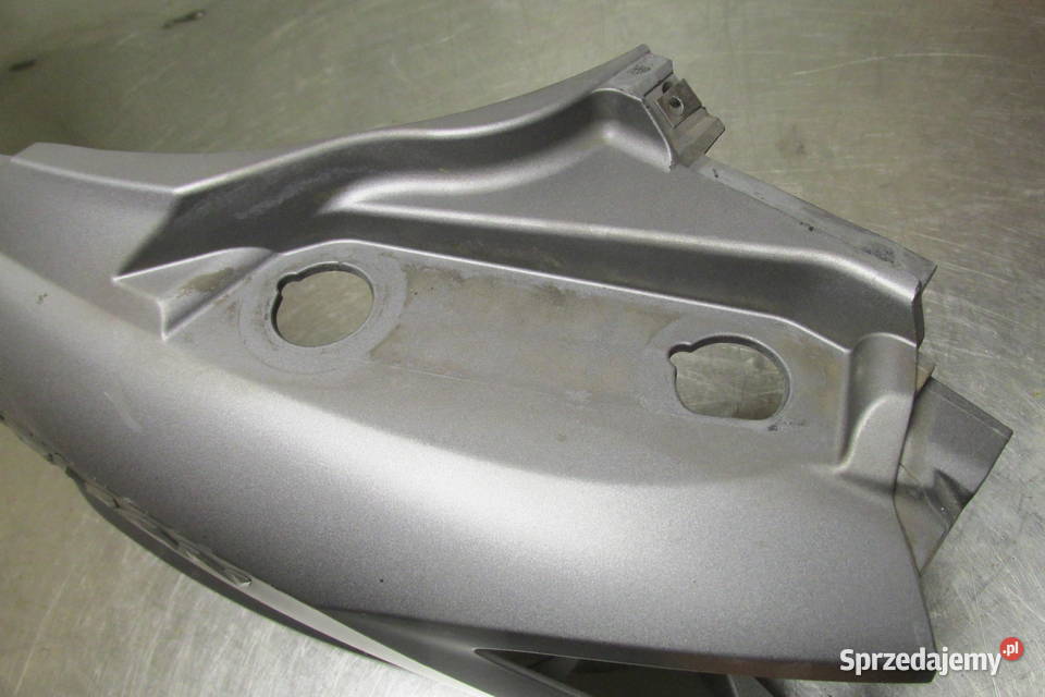 Lewy boczek ogon Suzuki Burgman 125 14r Sandomierz