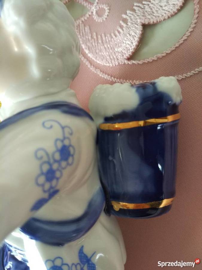 Figurka z porcelanychłopiec z winogronami Porcelana i szkło Ropa sprzedam