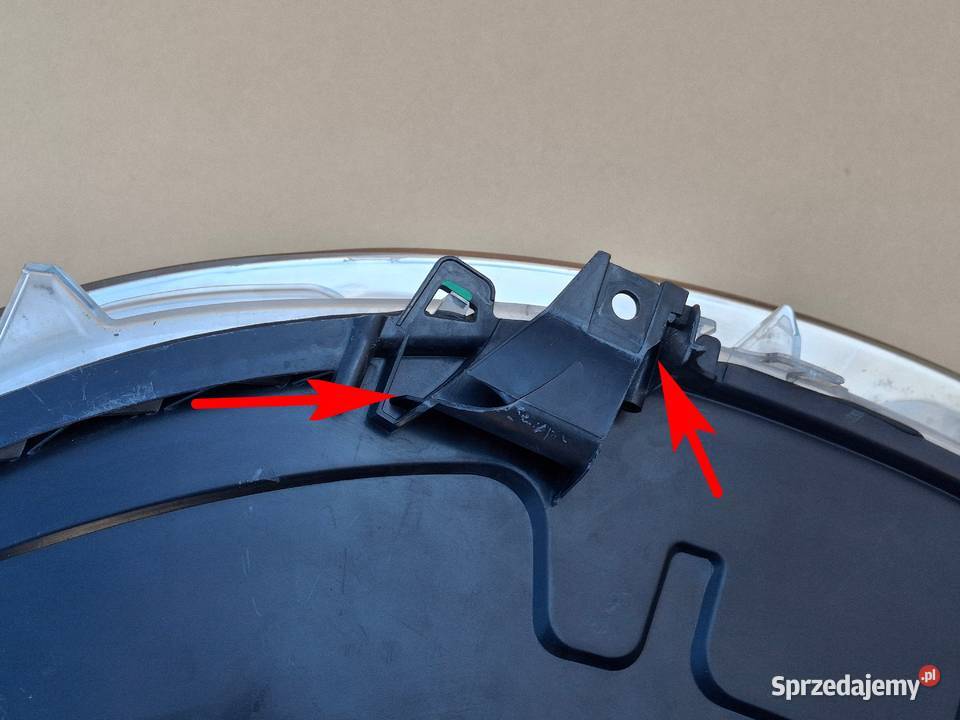PEUGEOT 308 0711 REFLEKTOR PRAWY LAMPA PRAWA osobowe sprzedam