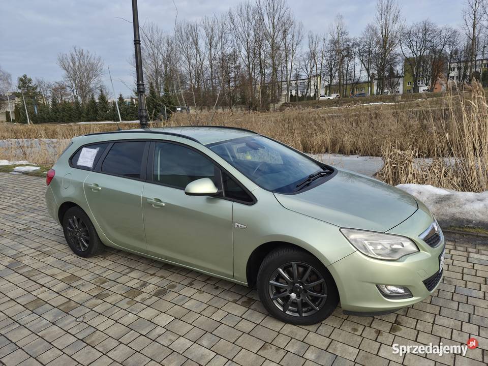 Opel Astra J stan techniczny przeglądzieSpalanie Radomsko sprzedam
