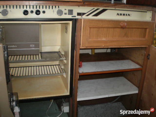 Fajna przyczepa kempingowa z panelem i Strzałki sprzedam