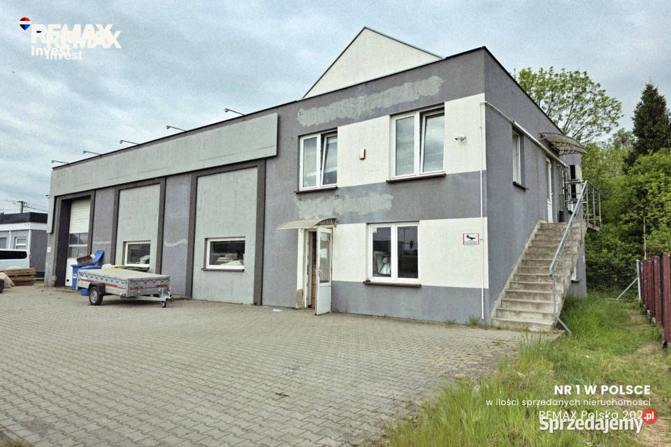 Budynekplac DK75 biznes który widać parking Czechowice-Dziedzice