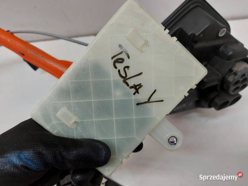 TESLA MODEL Y 2022 PRZEWÓD MODUŁ KLAPKA