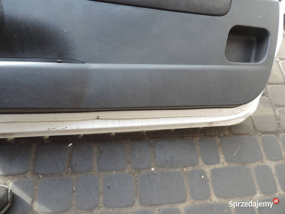 DRZWI PRAWY PRZÓD PEUGEOT 207 FL 3D KOLOR EWPA Nowy Sącz