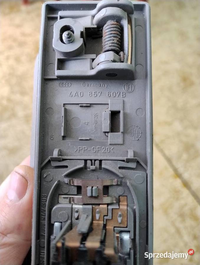 Rączka uchwyt lampka podsufitki Audi 100 a6 c4 Rok produkcji 1994 Krośniewice