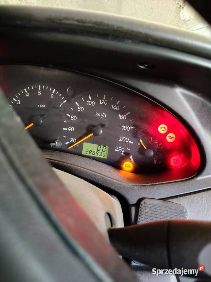 Sprzedam 2x Ford Focus 3100 uszkodzony Sandomierz