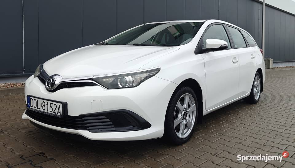 Toyota Auris II lift 2017 16 132 benzynaLPG Augustów