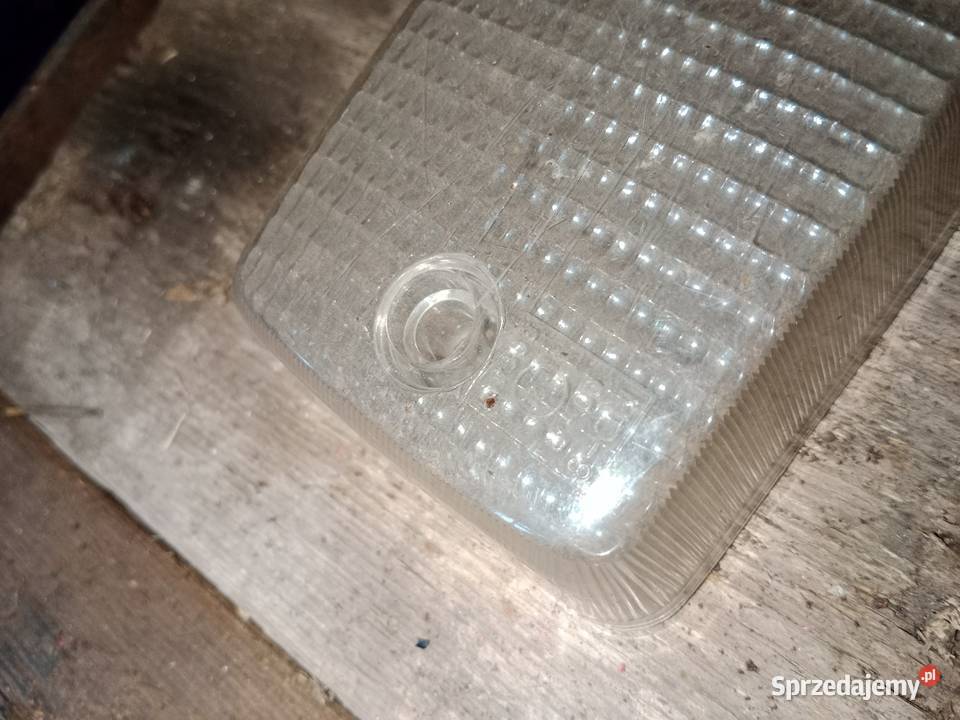 Klosz lampy tylnej cofania fiat 126p Poddębice