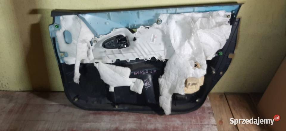 Boczek tapicerka drzwi lewy przód Toyota Avensis osobowe Włoszczowa sprzedam