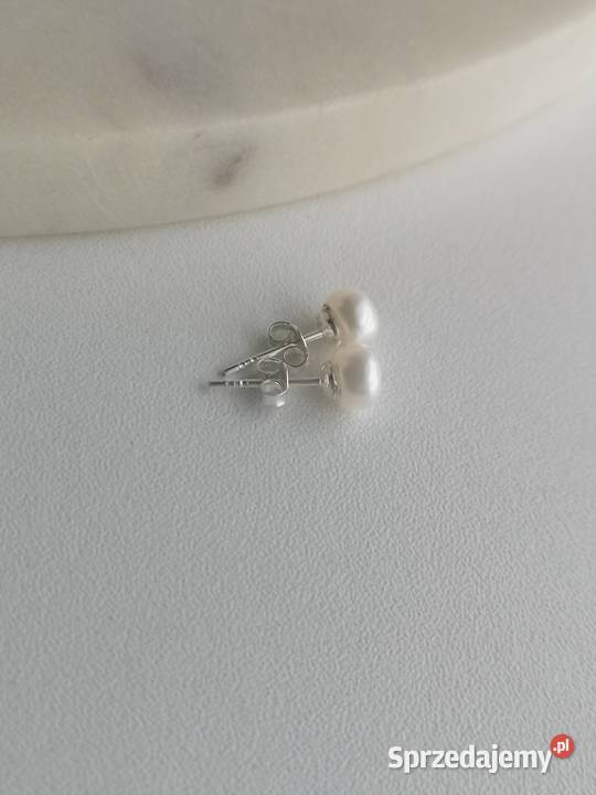 kolczyki z białą perłą