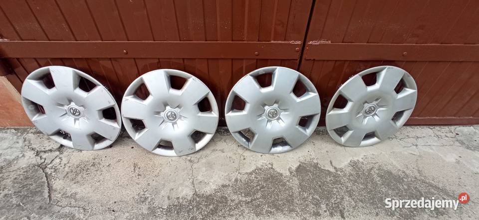 TOYOTA 4 sztuki oryginalne kołpaki 15 Świebodzice sprzedam
