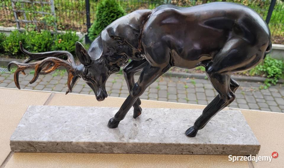 Elegancka rzeźba majestatycznego jelenia na Kraków