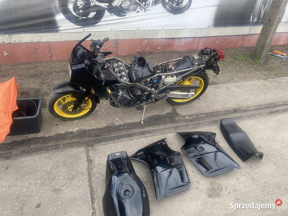 Yamaha FZ 750 koła silnik boczek lampa czasza