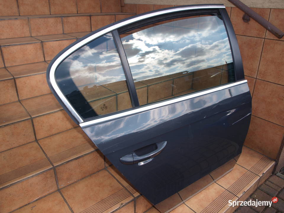 VW Passat B7 sedan drzwi prawe tył listwy chrom osobowe