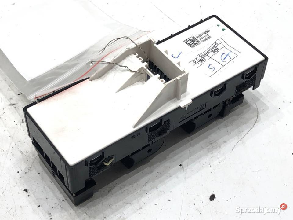 PRZEŁĄCZNIK SZYB KIA SPORTAGE V 93571R2300 SUV osobowe