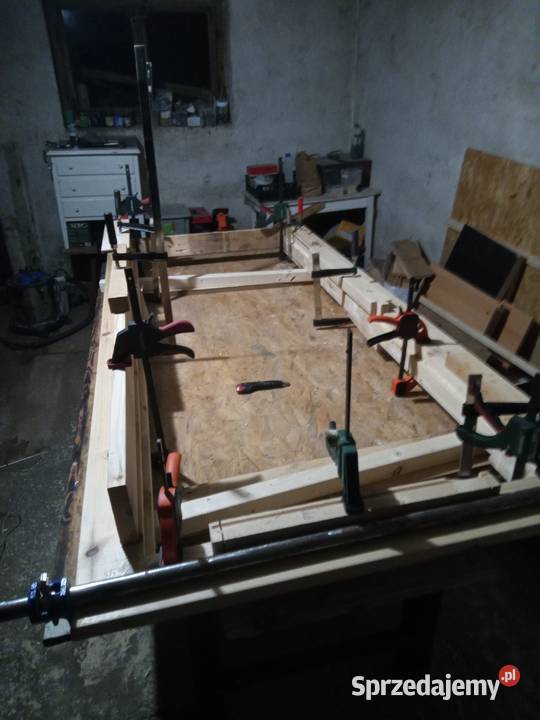 Heblowanie desek usługi stolarskie